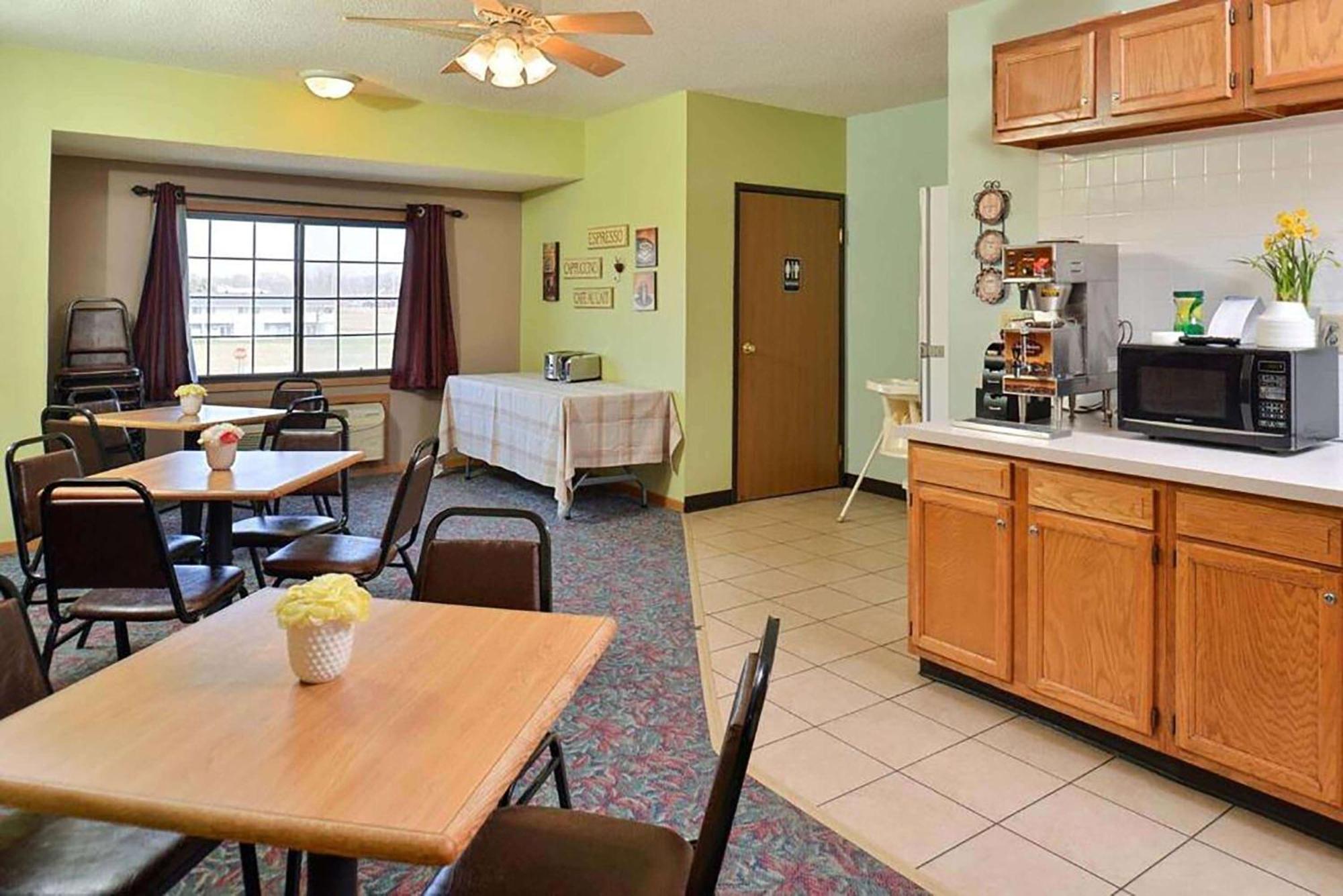 Sauk River Inn & Suites, A Travelodge By Wyndham Sauk Centre Экстерьер фото